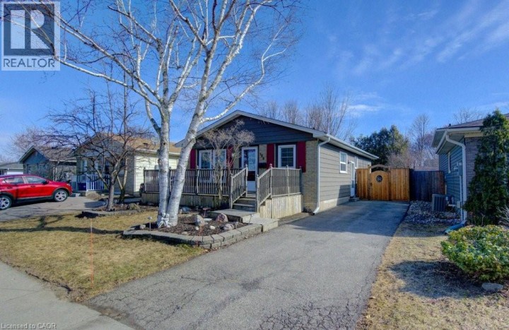 Photo 3 at 190 Natchez Road, Stanley Park / Centreville, Kitchener