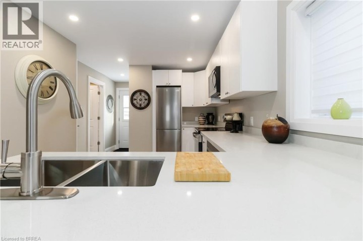 Photo 1 at 16 Mt. Pleasant Street, Old West Brant, Brantford