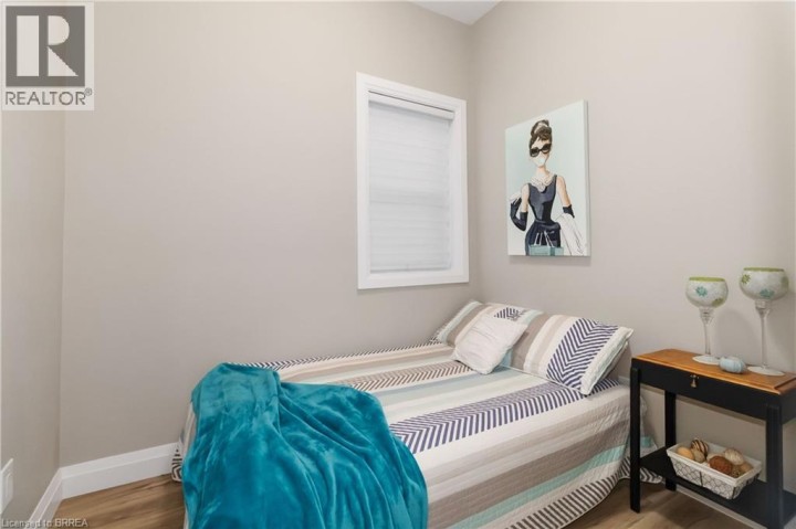 Photo 7 at 16 Mt. Pleasant Street, Old West Brant, Brantford