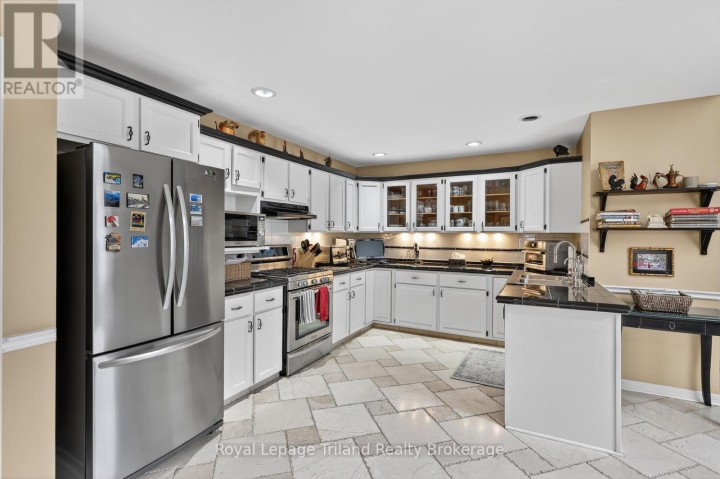 Photo 10 at 637 Lansdowne Avenue, Woodstock - North, Woodstock