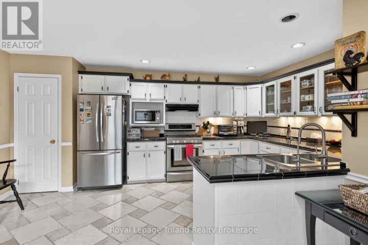 Photo 11 at 637 Lansdowne Avenue, Woodstock - North, Woodstock