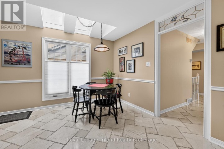 Photo 12 at 637 Lansdowne Avenue, Woodstock - North, Woodstock