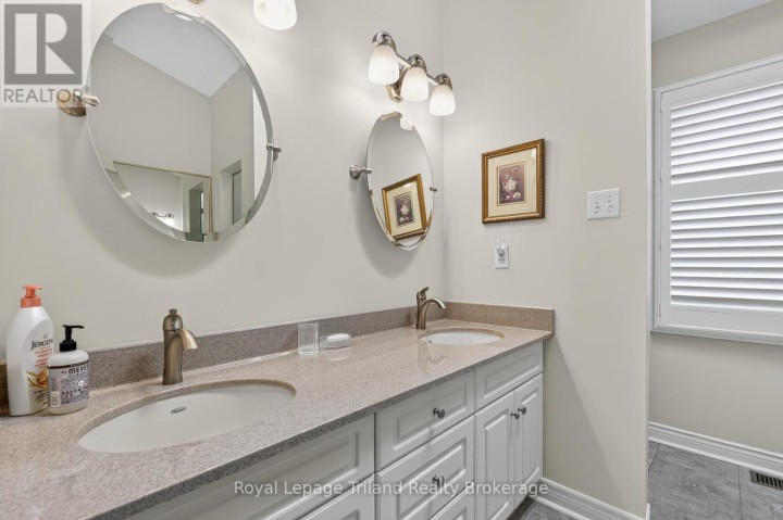 Photo 18 at 637 Lansdowne Avenue, Woodstock - North, Woodstock