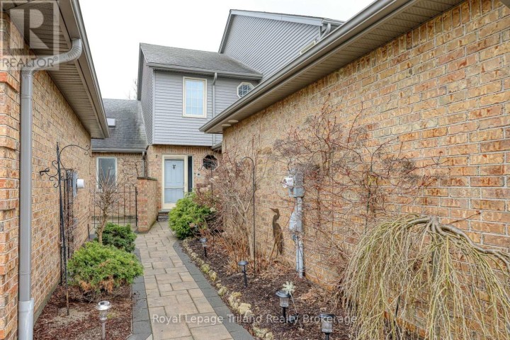 Photo 2 at 637 Lansdowne Avenue, Woodstock - North, Woodstock