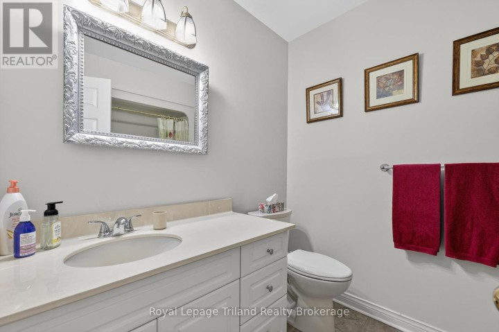 Photo 22 at 637 Lansdowne Avenue, Woodstock - North, Woodstock