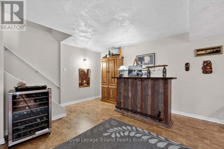 Photo 23 at 637 Lansdowne Avenue, Woodstock - North, Woodstock