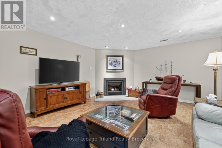 Photo 24 at 637 Lansdowne Avenue, Woodstock - North, Woodstock