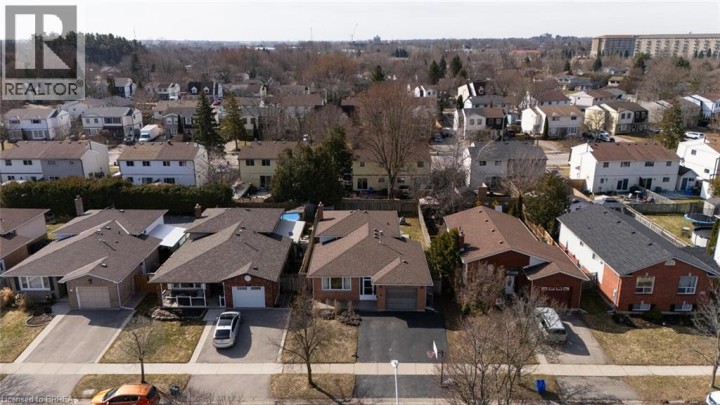 Photo 2 at 31 Coxwell Crescent, Brantwood Park, Brantford