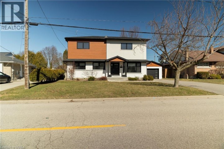 Photo 2 at 40 Varadi Avenue, Rosedale / Gable Height, Brantford