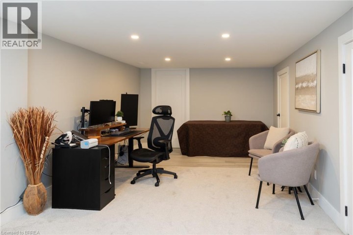 Photo 30 at 40 Varadi Avenue, Rosedale / Gable Height, Brantford