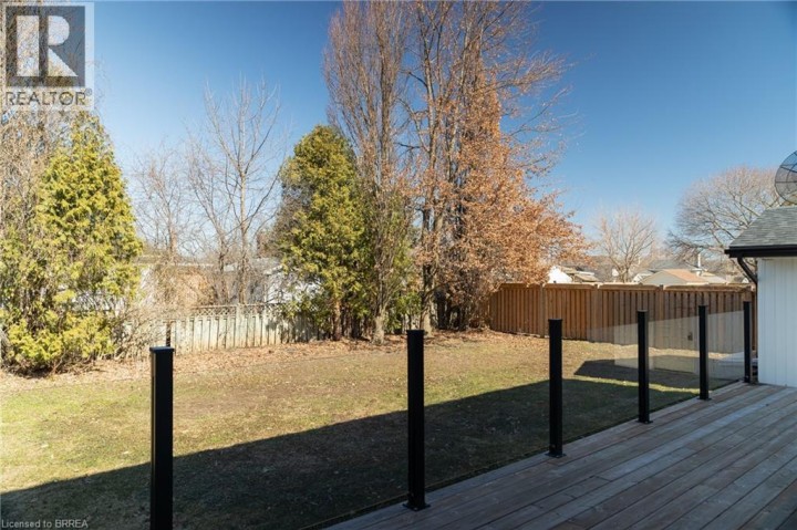 Photo 7 at 40 Varadi Avenue, Rosedale / Gable Height, Brantford