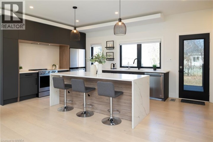 Photo 9 at 40 Varadi Avenue, Rosedale / Gable Height, Brantford