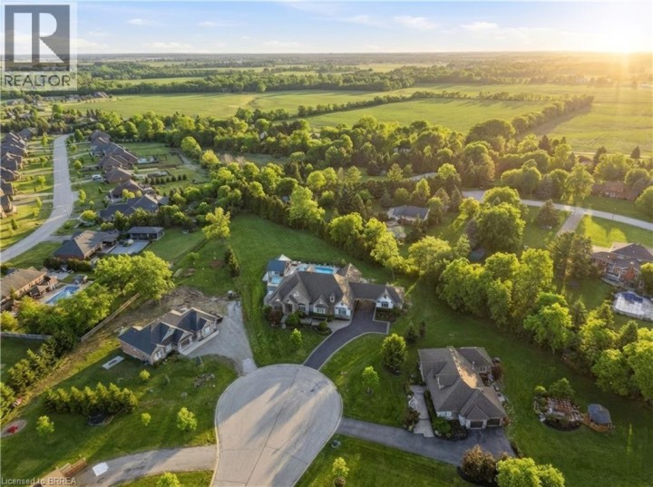 Photo 4 at 29 Wallace Court, Sw Rural, Brantford