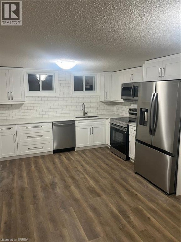 Photo 16 at 54 Debby Crescent, North Park / Wood St., Brantford
