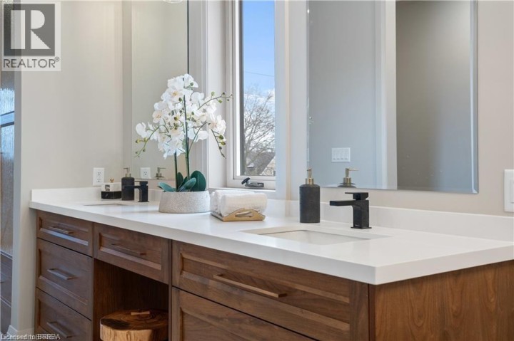 Photo 37 at 159 Parkside Drive, Holmedale, Brantford