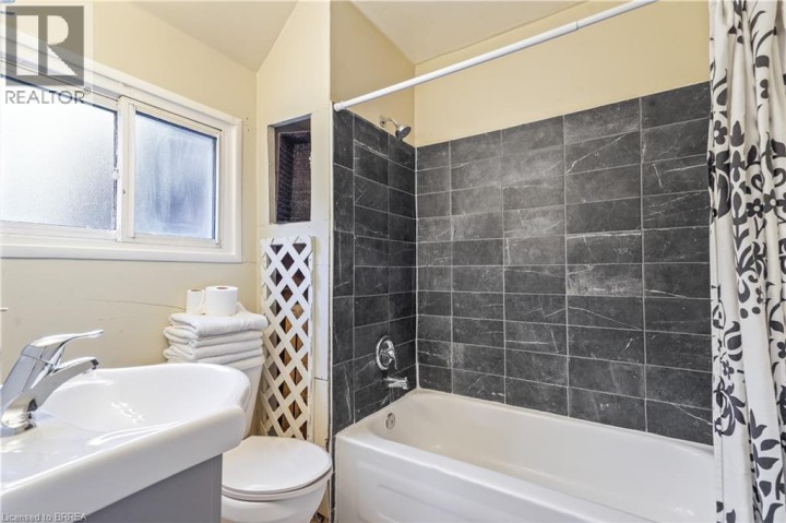 Photo 30 at 276 Dalhousie Street, East Ward, Brantford