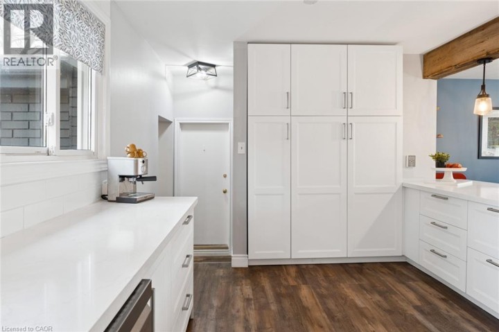 Photo 11 at 137 Donald Street, Heritage Park / Rosemount, Kitchener