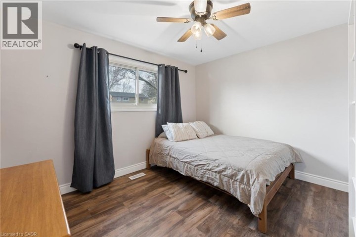 Photo 16 at 137 Donald Street, Heritage Park / Rosemount, Kitchener