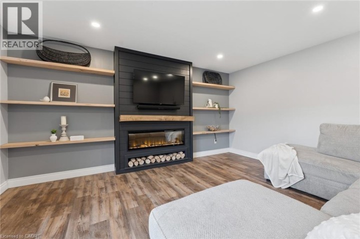 Photo 22 at 137 Donald Street, Heritage Park / Rosemount, Kitchener