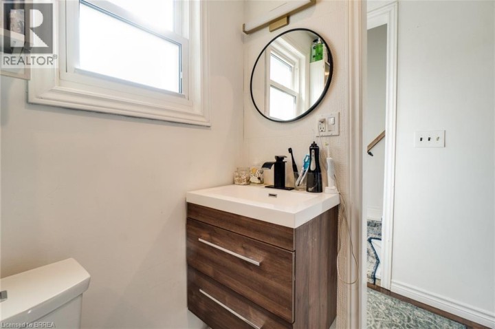 Photo 11 at 17 Drummond Street, Victoria / Arthur, Brantford