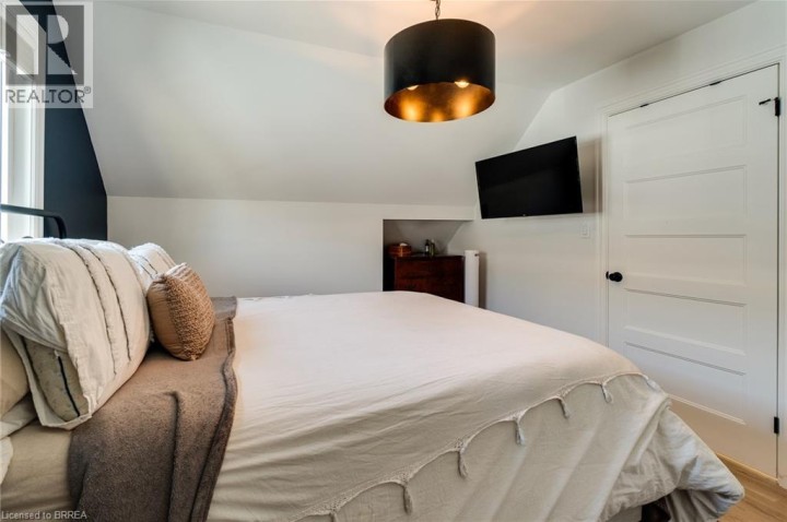 Photo 14 at 17 Drummond Street, Victoria / Arthur, Brantford