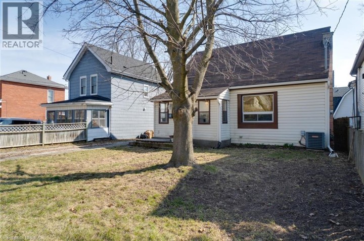Photo 2 at 17 Drummond Street, Victoria / Arthur, Brantford