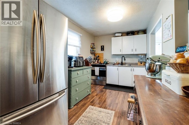 Photo 6 at 17 Drummond Street, Victoria / Arthur, Brantford