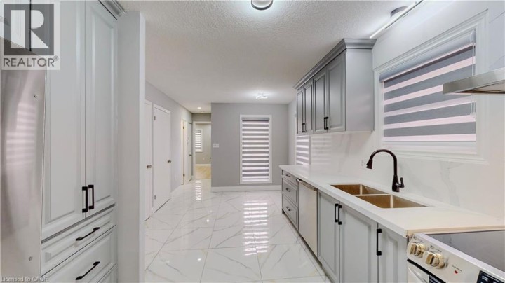 Photo 10 at 133 Wake Robin Drive, Laurentian Hills / Country Hills W, Kitchener