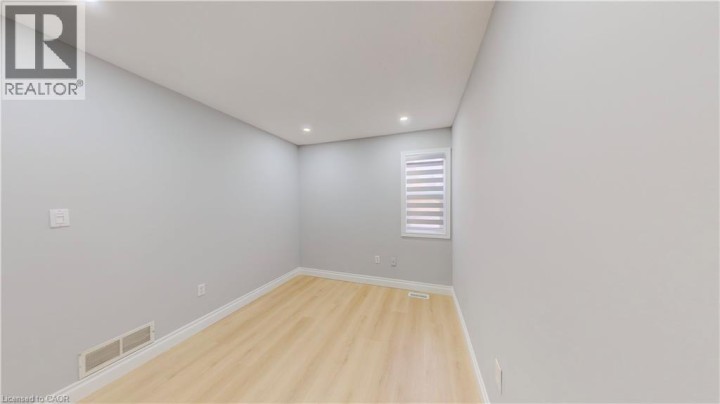Photo 14 at 133 Wake Robin Drive, Laurentian Hills / Country Hills W, Kitchener