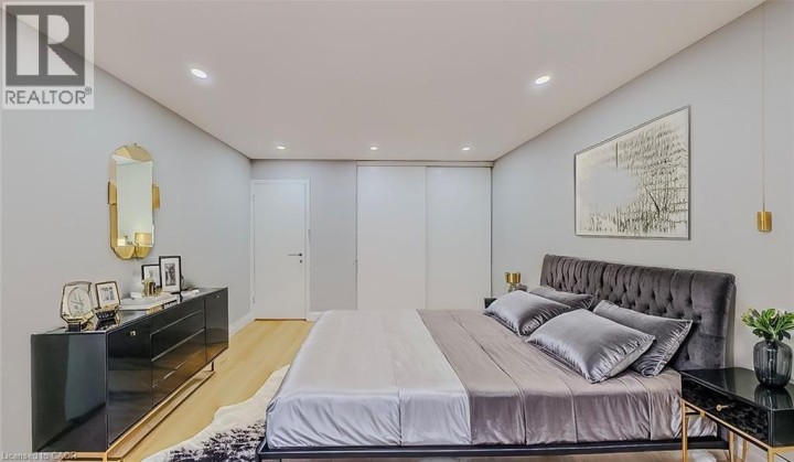 Photo 4 at 133 Wake Robin Drive, Laurentian Hills / Country Hills W, Kitchener