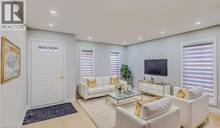 Photo 5 at 133 Wake Robin Drive, Laurentian Hills / Country Hills W, Kitchener