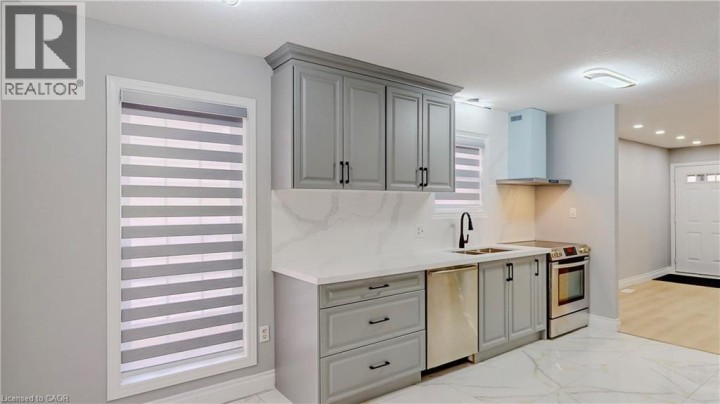 Photo 7 at 133 Wake Robin Drive, Laurentian Hills / Country Hills W, Kitchener