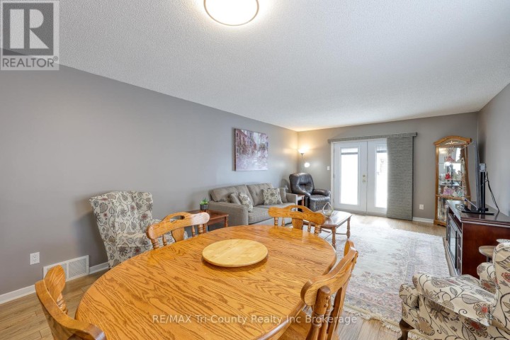 Photo 10 at 33 Wilkins Crescent, Tillsonburg