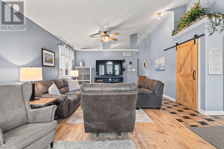Photo 7 at 17 E Cottonwood Drive, St. Thomas