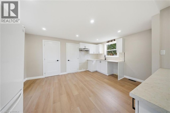 Photo 9 at 17 Able Avenue, Victoria / Arthur, Brantford