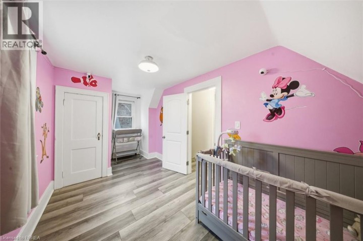 Photo 17 at 7 Barry Drive, Old West Brant, Brantford