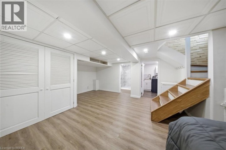 Photo 20 at 7 Barry Drive, Old West Brant, Brantford