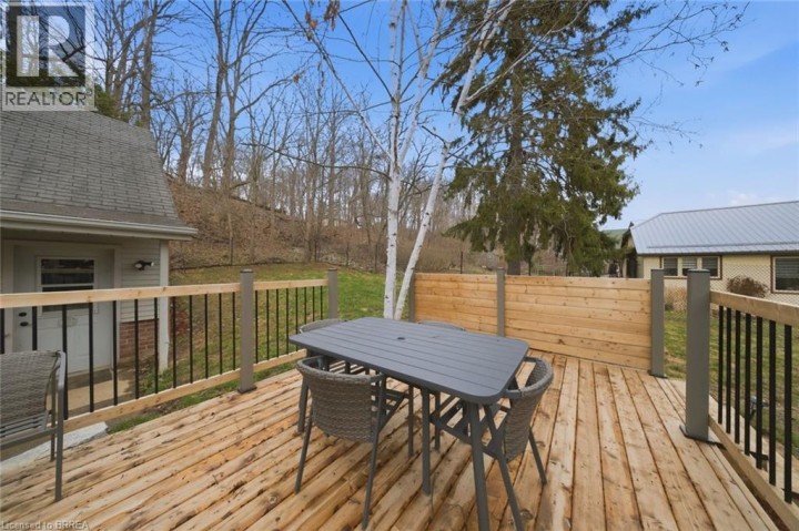Photo 37 at 7 Barry Drive, Old West Brant, Brantford