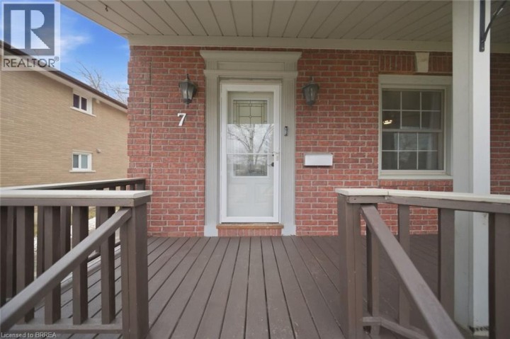 Photo 4 at 7 Barry Drive, Old West Brant, Brantford