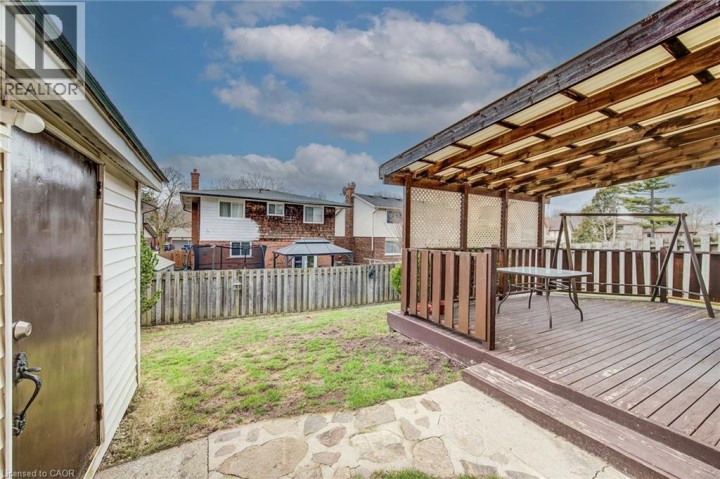 Photo 34 at 53 Greenock Drive, Laurentian Hills / Country Hills W, Kitchener