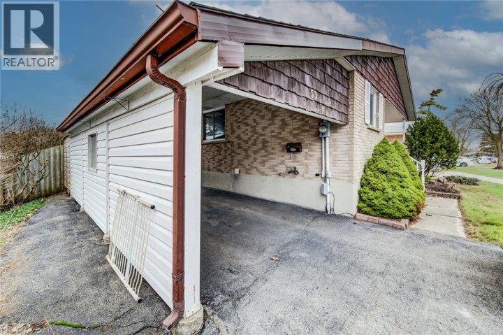 Photo 4 at 53 Greenock Drive, Laurentian Hills / Country Hills W, Kitchener