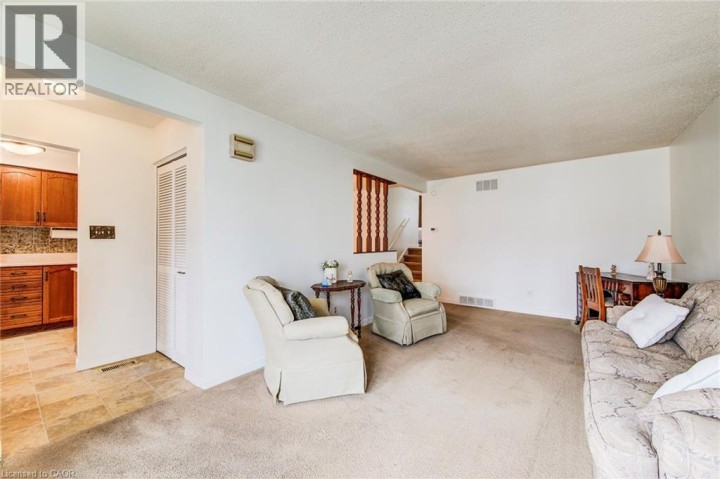 Photo 9 at 53 Greenock Drive, Laurentian Hills / Country Hills W, Kitchener