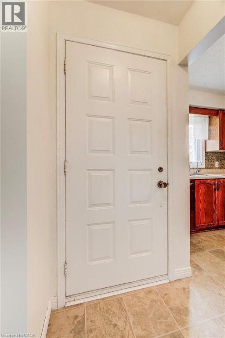 Photo 5 at 53 Greenock Drive, Laurentian Hills / Country Hills W, Kitchener