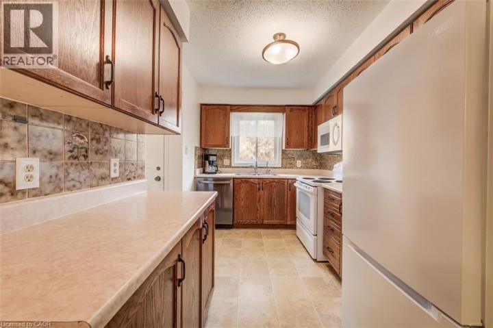 Photo 14 at 53 Greenock Drive, Laurentian Hills / Country Hills W, Kitchener