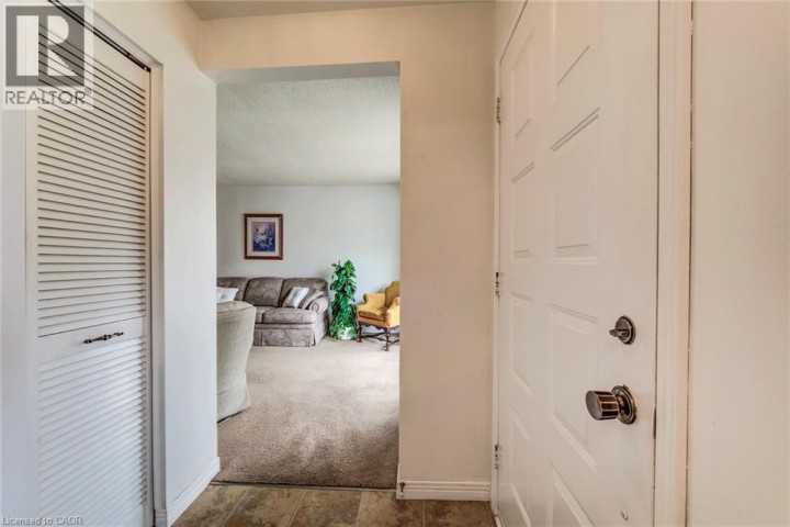 Photo 6 at 53 Greenock Drive, Laurentian Hills / Country Hills W, Kitchener