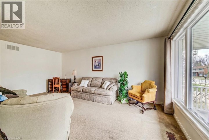 Photo 7 at 53 Greenock Drive, Laurentian Hills / Country Hills W, Kitchener