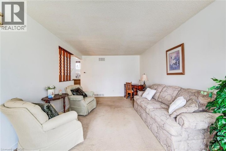 Photo 8 at 53 Greenock Drive, Laurentian Hills / Country Hills W, Kitchener