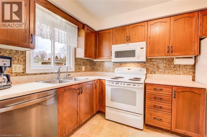 Photo 16 at 53 Greenock Drive, Laurentian Hills / Country Hills W, Kitchener