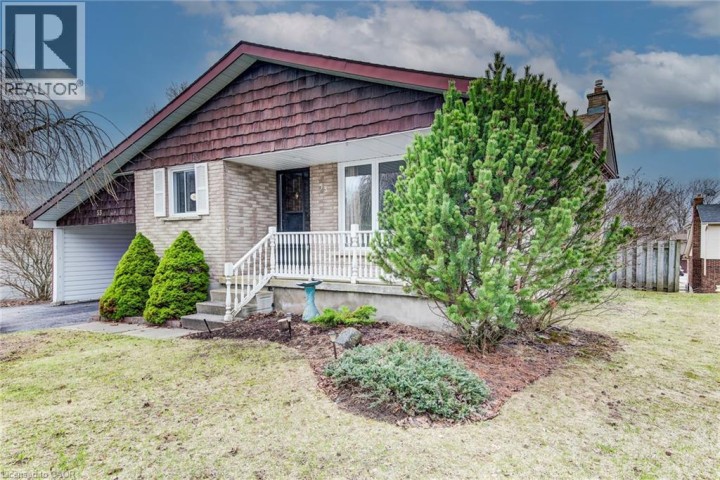 Photo 2 at 53 Greenock Drive, Laurentian Hills / Country Hills W, Kitchener