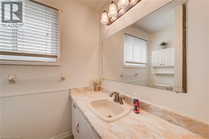 Photo 24 at 53 Greenock Drive, Laurentian Hills / Country Hills W, Kitchener